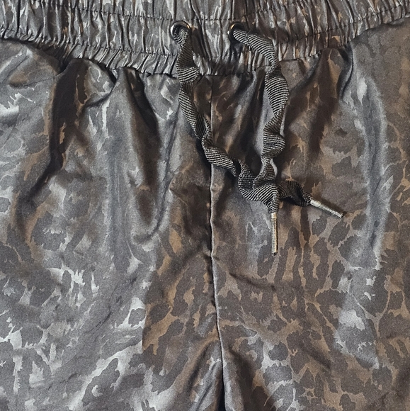 Zyia Bomber Shorts - Picture 4 of 4